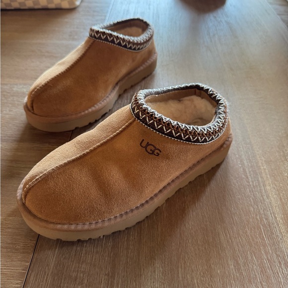UGG Tan Suede Slippers - tried on only never worn. - Picture 2 of 4